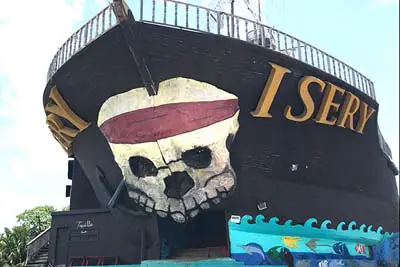 nightclubbing in Roatan